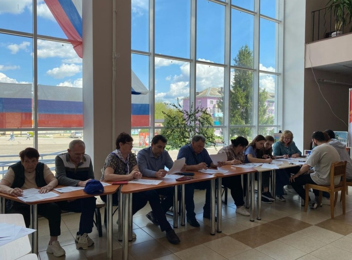 В доме культуры МО Славный прошел &quot;Диктан Победы&quot;..